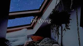 BENEE - Drifting - ft. Jack Berry - Lyrics \u0026 Sub Español