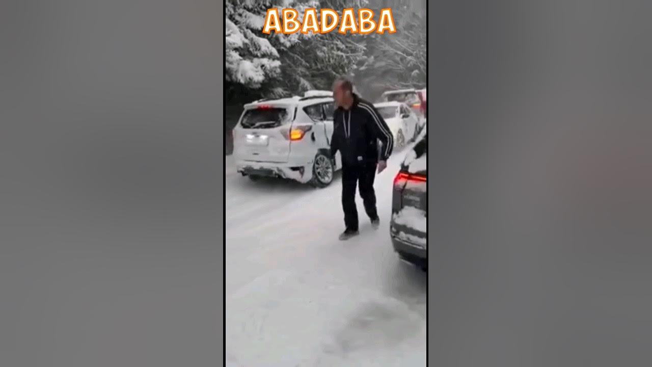 скользкая зимняя дорога где-то в Европе #abadaba #аварии #교통사고 ...