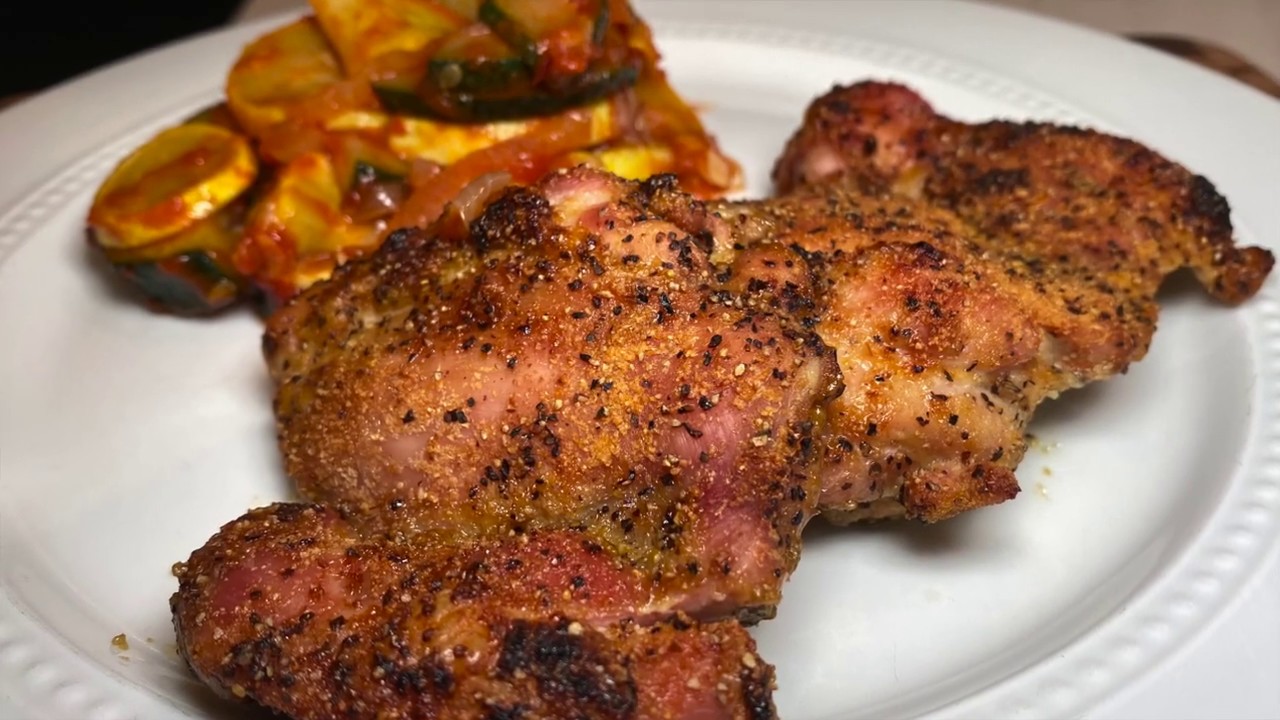Healthy Easy Baked Chicken Thighs, Boneless Skinless, Side Of Zucchini , Easy Dinner Lunch Meal