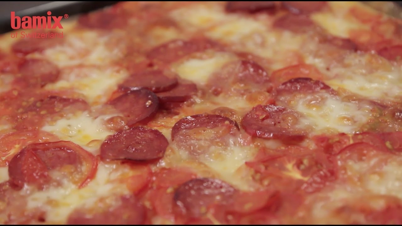 Wir zeigen euch, wie ihr den Pizzabelag schnell zubereitet. Teil II: PIZZA-BELAG