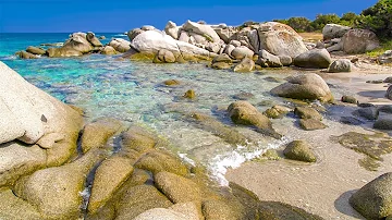 Gentle Waves on a Small White Rock Beach - Relaxing Ocean Sounds