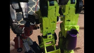 Transformers Devastator vs. Optimus Prime (Stop Motion)