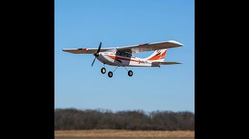 Landing the E-flite Apprentice STS.