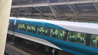 E257系2000番台のNA-13編成による踊り子7号の発車シーンの動画in東京駅
