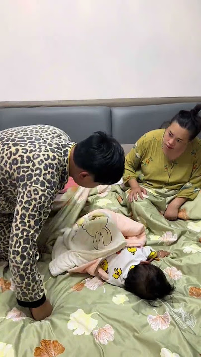 Have you ever seen someone coax a baby to sleep so casually? #Dad with a baby #Human cub #Man wit