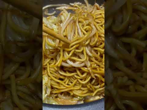 焼きそばを焼いてみた🔥I tried grilling yakisoba 🔥#asmr  #麺 #yakisoba