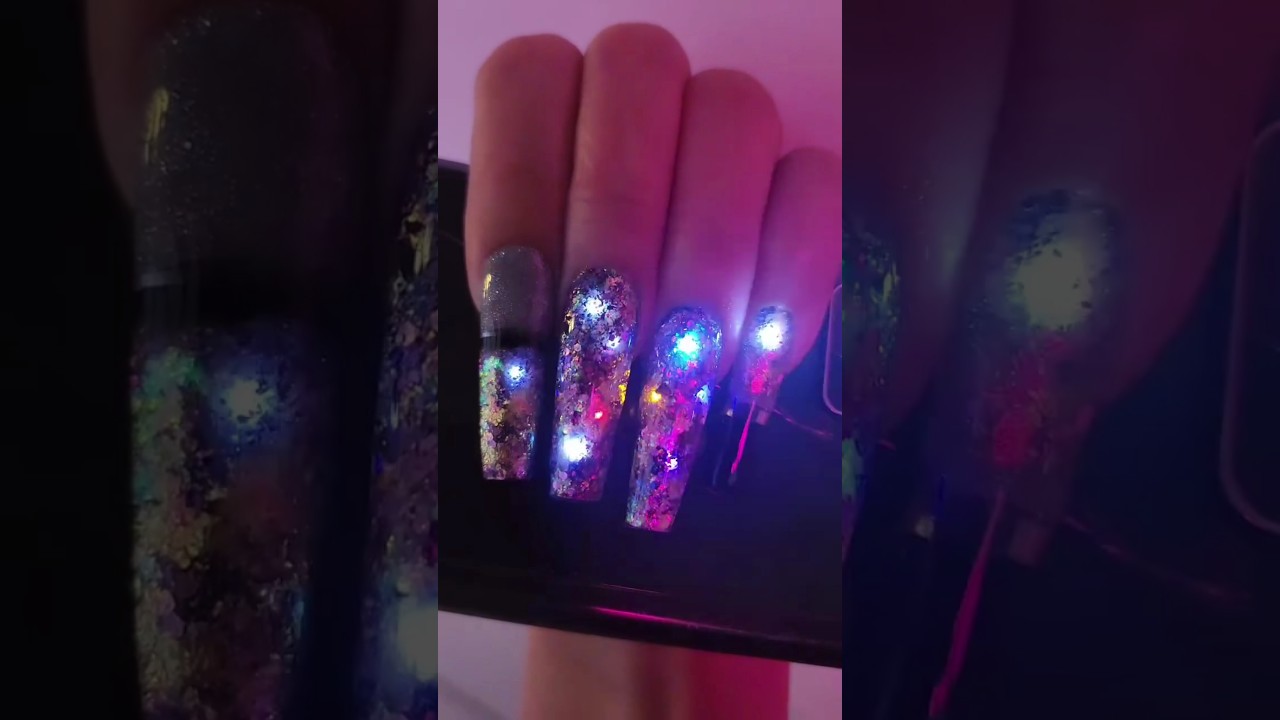 LED light nails 💅✨ 
