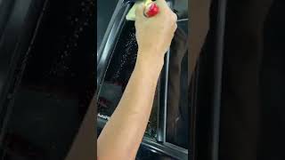 Membersihkan Jamur Kaca Mobil