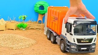 Müllwagen, Containerauto, MAN Lastwagen, Mähdrescher und Traktoren auf dem Spielzeug Bauernhof