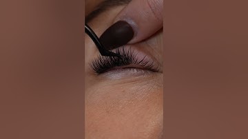 Lash With Me 👀❤️ #diylashes #lashes #beautyhacks #athomelashes #lashextensions #easyfanlashes