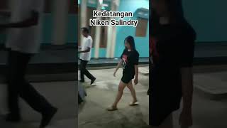 Niken Salindry Disambut Warga