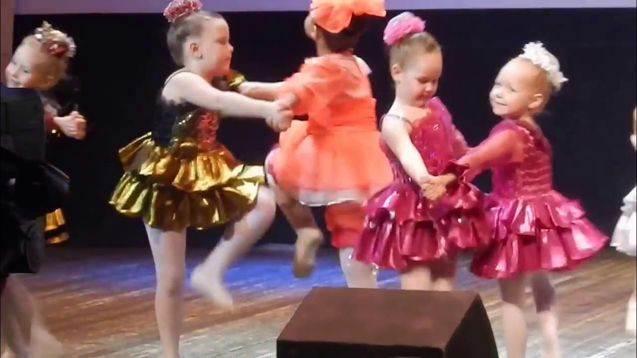 Раз ладошка. Танец ладошки. Раз ладошка танец видео. Раз ладошка два ладошка танец. Школа танцев мытищи раз ладошка два ладошка.