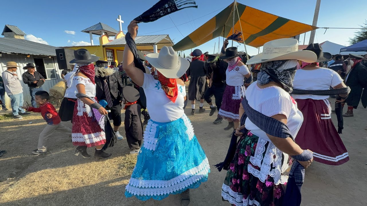  Carnaval en loma Reyes almacén San Juan mixtepec, banda buena vista y música de violín 🎻 