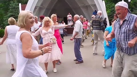 НАШЕЙ ВСТРЕЧИ ПОСВЯЩАЕТСЯ ОСЕНЬ, ЛИСТОПАД! ТАНЦЫ В ПАРКЕ ГОРЬКОГО ХАРЬКОВ СЧАСТЛИВЫЕ ДНИ