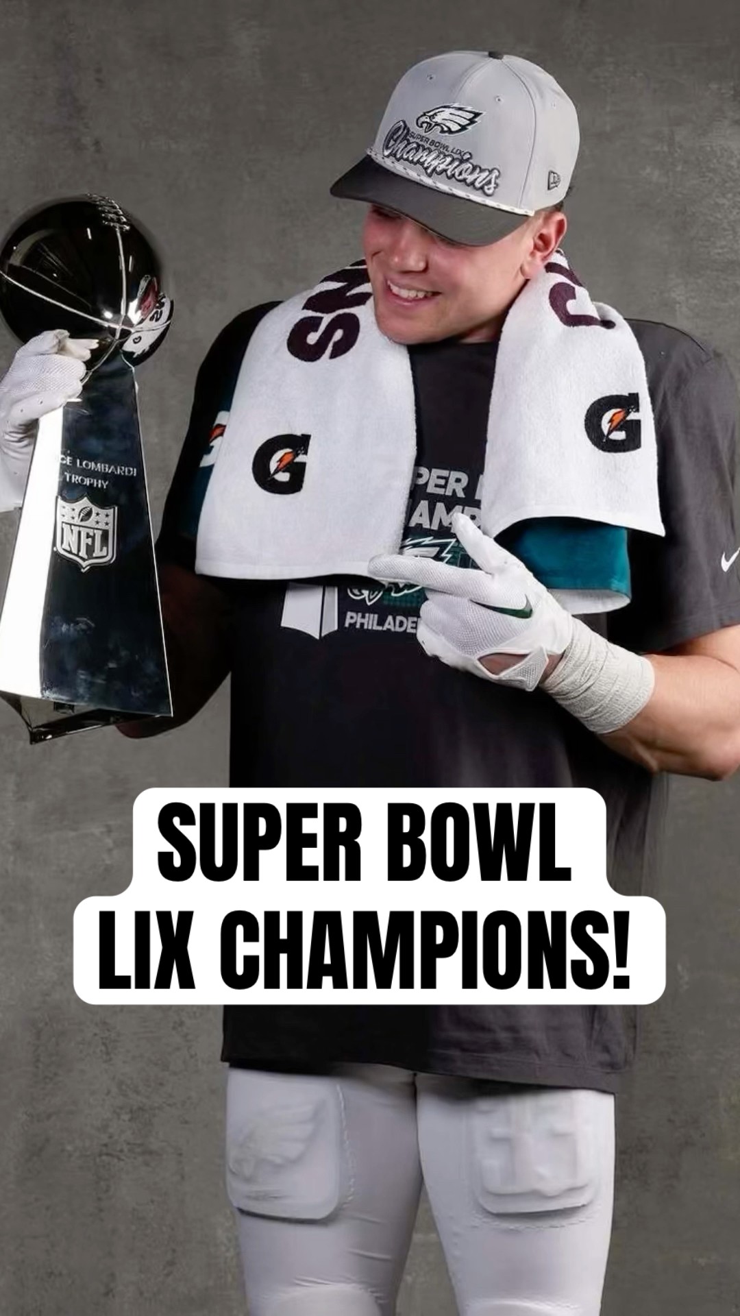 The champs taking pics with the Lombardi!