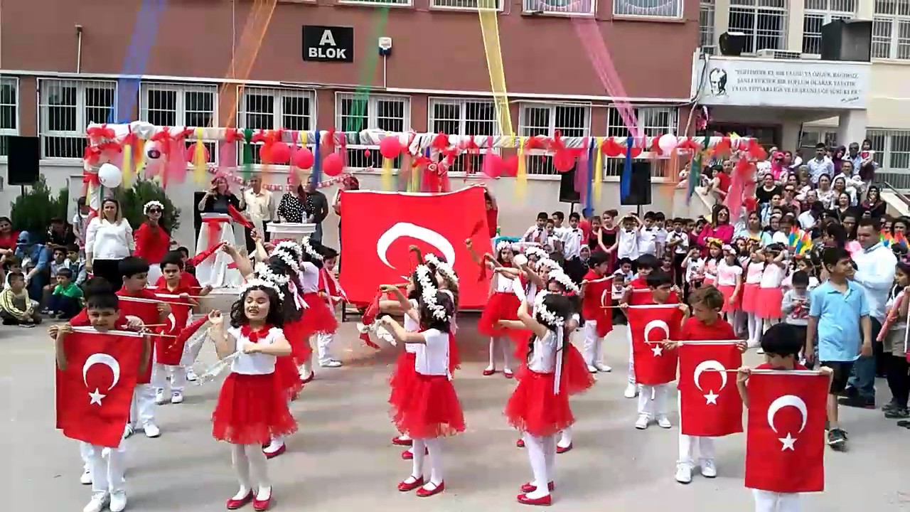 Petrol Ofisi İlkokulu 23 Nisan 1/A sınıfı Aynur Atalay... Hoşgelişler ola ve Bayrak rondu