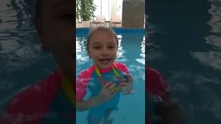 Ярослава Учиться Плавать #видеодлядетей #длядетей #детскийвлог #детивидео #детивлог #kidsplay #дети