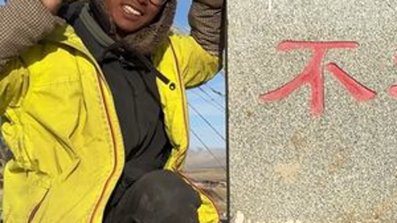 冬季骑行可可西里露营满是冰的桥洞半夜被冻醒差点失温，晚上又在不冻泉找到更好的桥洞露营！#可可西里 #青藏线 #骑行 #户外 #露营