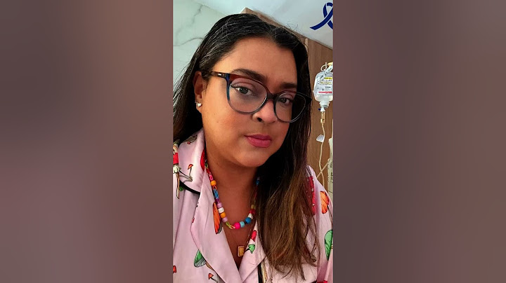 Ivete Sangalo penteia cabelo de Preta Gil e toca violão para cantora