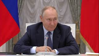 Владимир Путин: Правительство принимает решения по иностранным автоперевозчикам