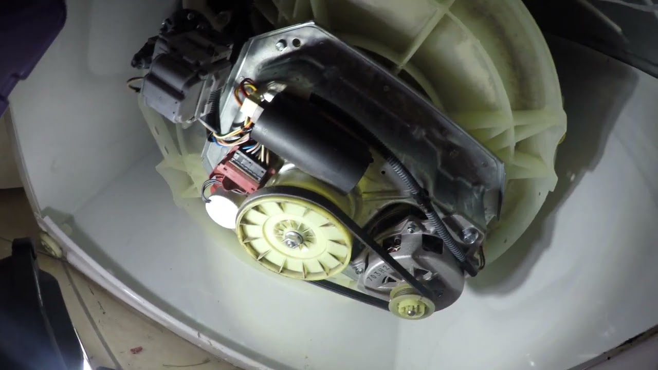 Стиральная машина Whirlpool с верхней загрузкой издает скрип и писк.