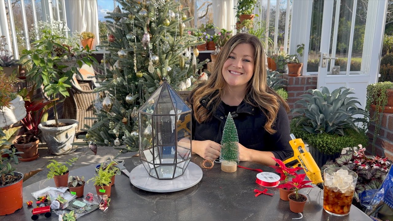 Terrarium Christmas Fairy Garden! 🎄🪴🧚‍♀️ // Garden Answer