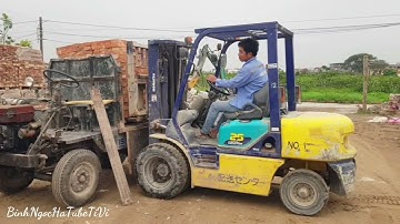 Three-wheeled vehicle carrying bricks and dumpers