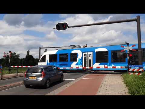 Spoorwegovergang Hengelo // Dutch Railroad Crossing