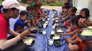Bữa Cơm Tình Thương có Món Gì Ngon mà Các Cháu Ăn Không Để Lại Thứ Gì/Linh Văn Bé