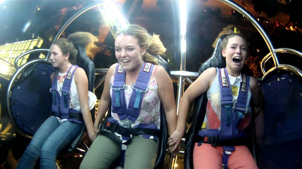 The Three Amigas, Singapore Slingshot