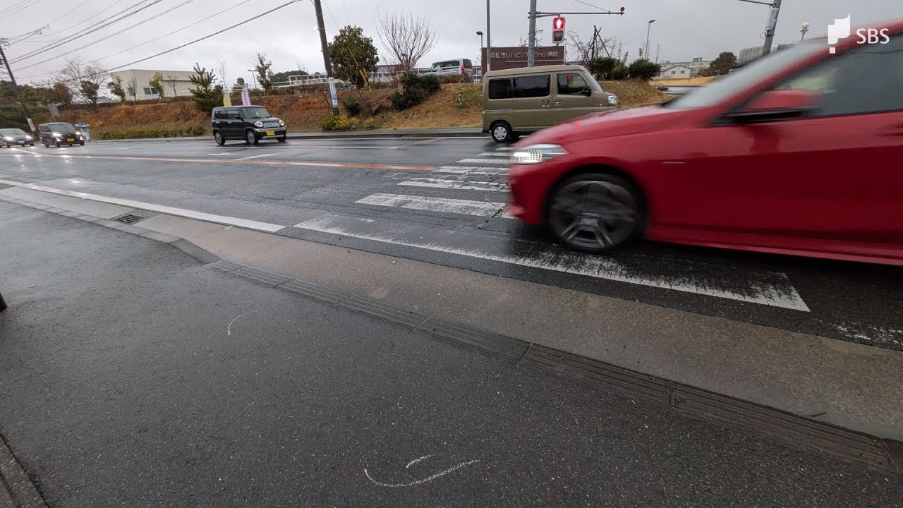 信号交差点で軽ワゴン車と衝突、80代の男性が頭部を強く打ち死亡＝浜松