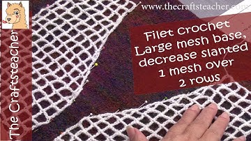 Filet crochet with a large mesh: decrease 1 mesh slanted over 2 rows at start and end of a row