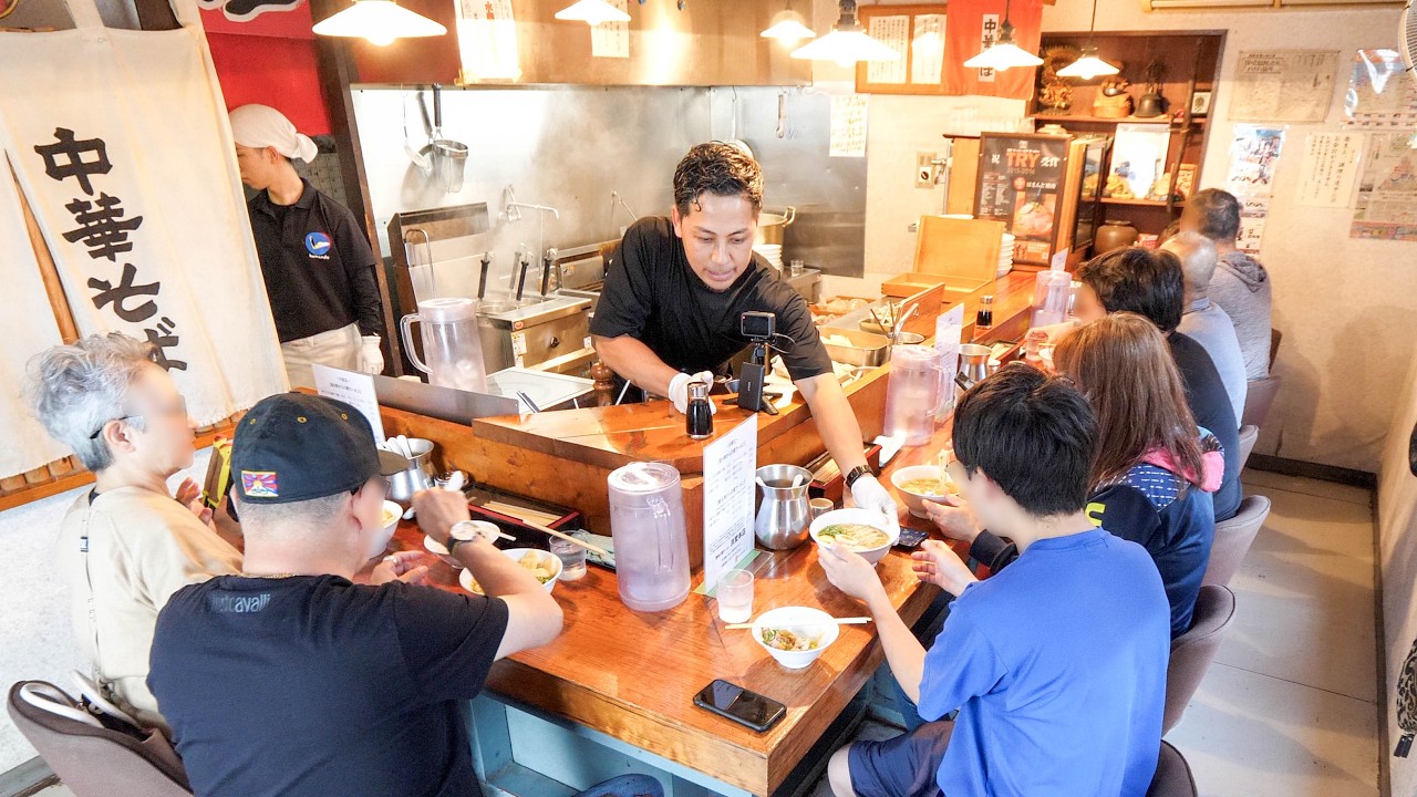早朝５時から大行列！ラーメンの常識を覆す化け物店に密着