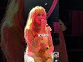 Sabrina Carpenter hilariously apologized to a mom #trending #tour #singer#funny #shorts #love