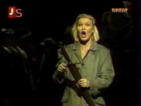 2 Tv reports "Lohengrin" with karita Mattila as Elsa