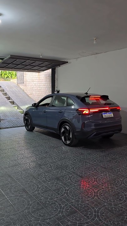 Nivus GTS saindo da Garagem