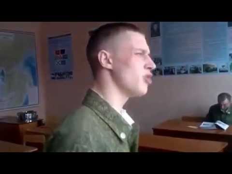 Солдат поёт очень классно