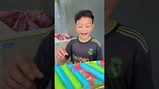 Bunda Dijah Bagi Bagi Es Lilin