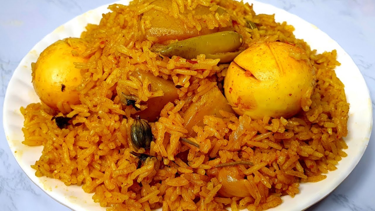 ঘরে থাকা চাল ডিম আর আলু দিয়ে একপাকে খুব সুস্বাদু ও সহজ এই রেসিপি বানিয়ে সবাইকে চমকে দিন | Egg Rice |