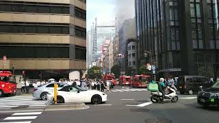 新橋火事消防車が続々到着