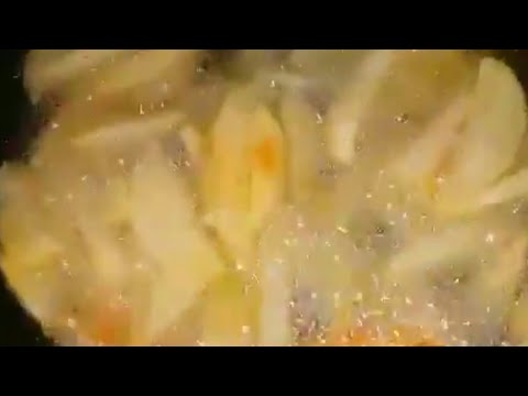 فيديو: لماذا تحتاج إلى حك البطاطس بالشوكة قبل القلي