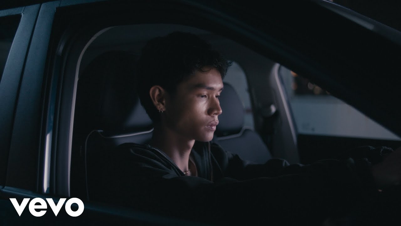 Insomniacks - Love Me Or Not (Official Music Video)