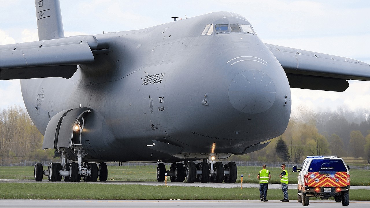 US Largest Military Plane Takes Off at Full Thrust!