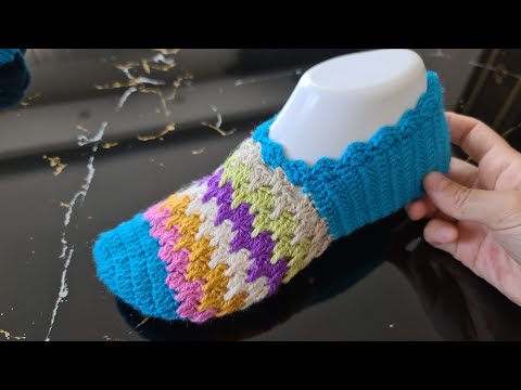 Tığ İşi Rengarenk Örgü Bayan Patik Örneği - Easy crochet slippers for Ladies