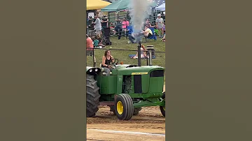 Kolik váží traktor John Deere 5020?