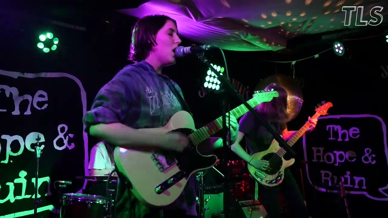 Mavis Hall Performs 'Miss Valentine' @TLS Live