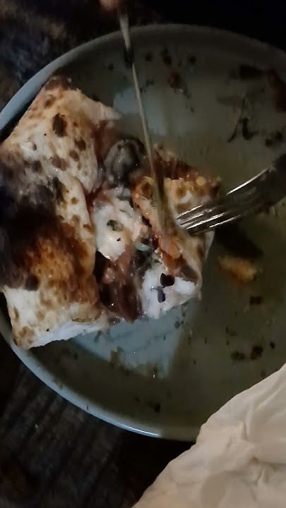 eating-pizza-with-hands-how-to-eat-pizza-with-fork-soggy-pizza