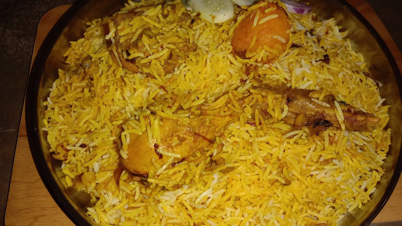 কাঠের চুলায় চিকেন বিরিয়ানি যা দোকানের স্বাদ কে হার মানাবে।