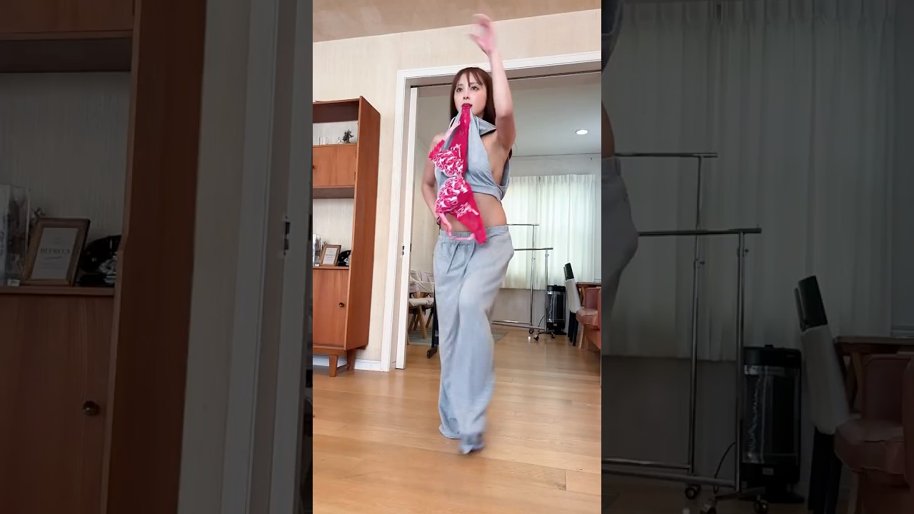 ダンス動画 😂 衣装ハプニング確定でも最後まで踊り切る プロ根性#dance #shorts