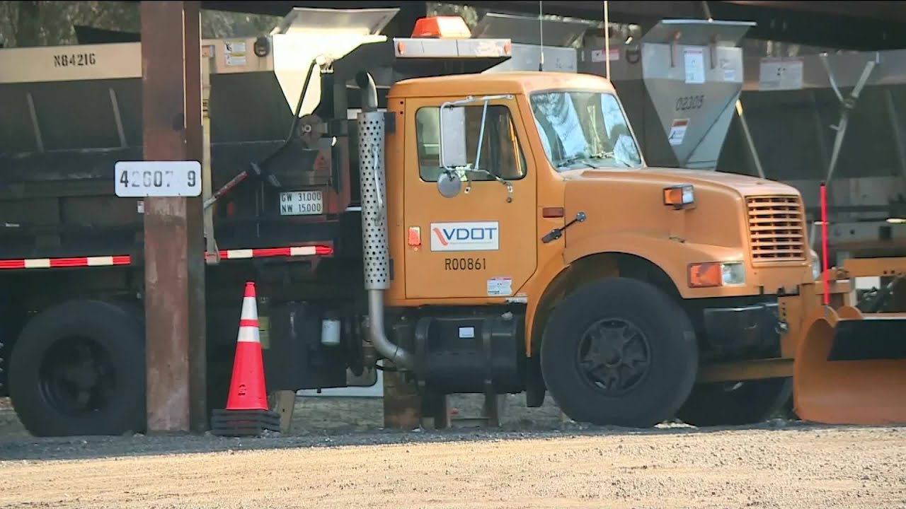 VDOT crews treating roads ahead of Friday snow - YouTube